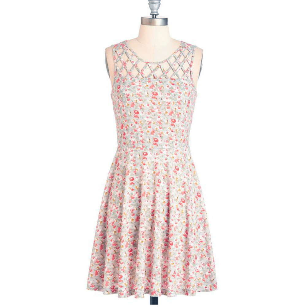 Doe & Rae Gray Floral Lattice Neckline Dress